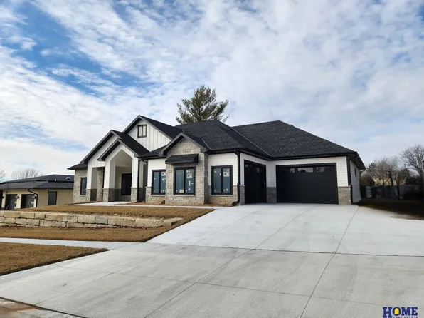 6326 Carveth Ct, Lincoln, NE 68516