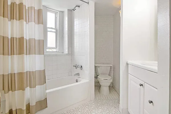 Rented by Dream NYC LLC | media 7