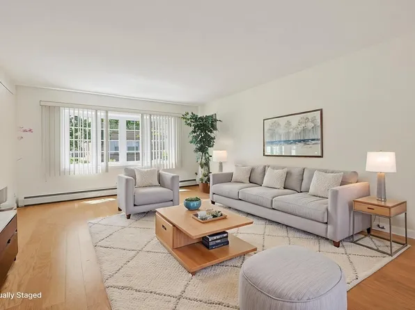 80-80 Washington Park Dr #A, Andover, MA 01810