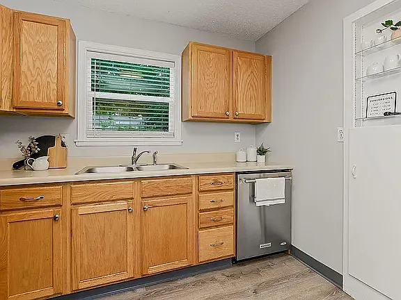 7652 Rainbow Dr — Photo 9