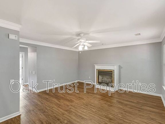 4th image of 4834 Habersham Ln