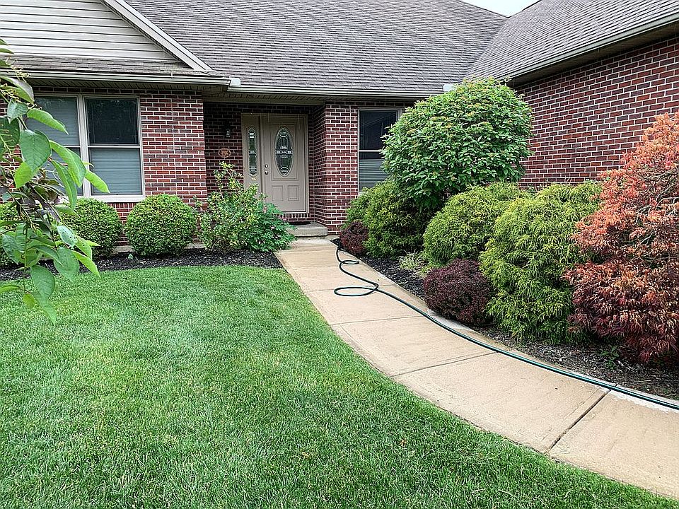 2nd image of 120 Hunter Woods Dr