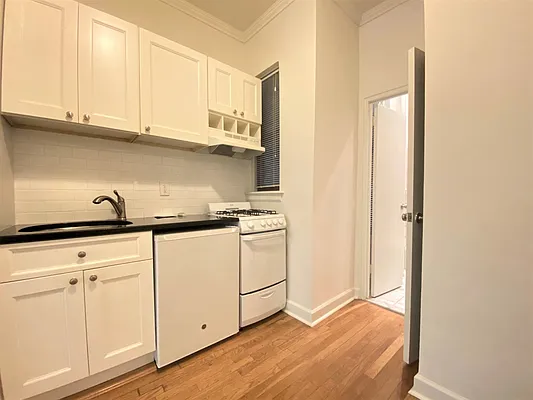 Rented by Bond New York | media 3