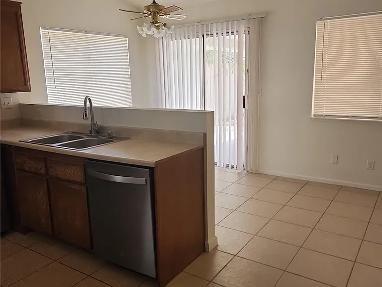 3213 Coral Harbor Dr — Photo 7