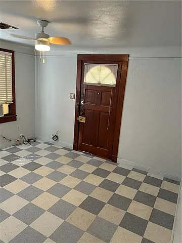 2 bed, 1.0 bath, 900 sqft, $1,200 — Photo 2