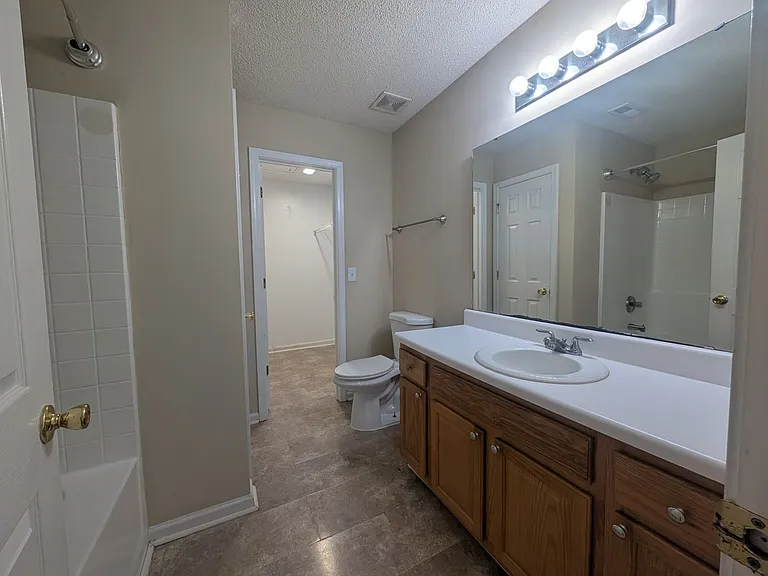 404 Commons Dr — Photo 9