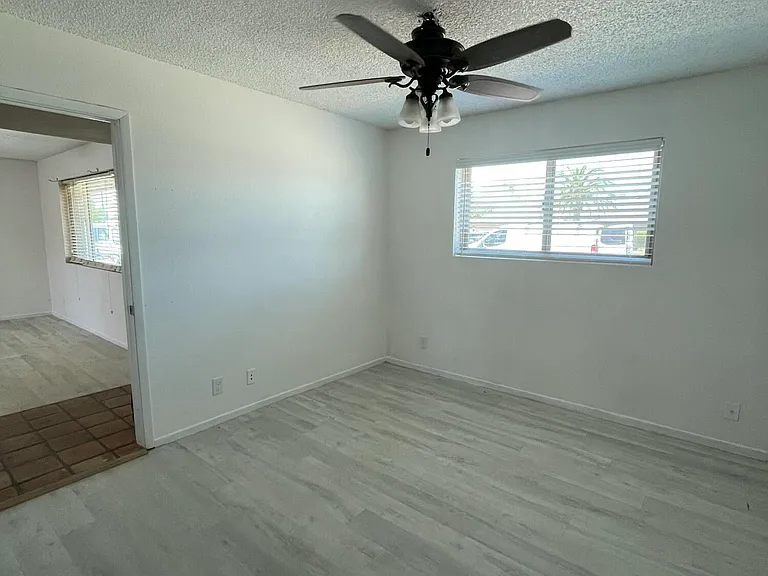 2261 E Evergreen St — Photo 6