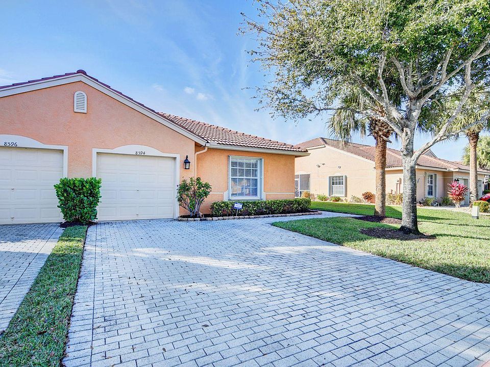 1st image of 8594 Logia Cir