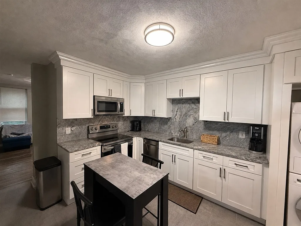 2 bed, 1.0 bath, 650 sqft, $2,900 — Photo 3