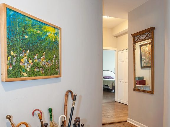 3rd image of 1031 W Bryn Mawr Ave APT 2A