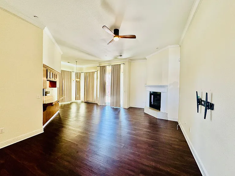 1525 Greenwich Dr — Photo 5