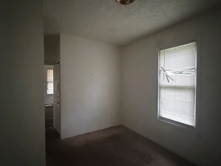 1829 W Butler St — Photo 17