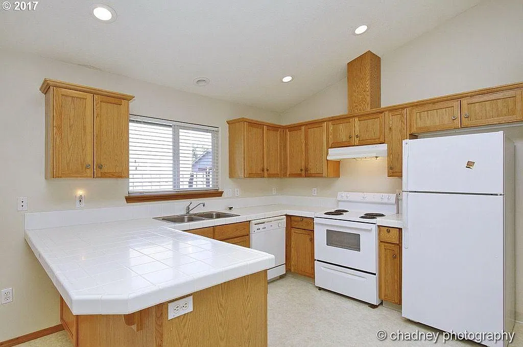1085 SW Ivory Loop — Photo 3