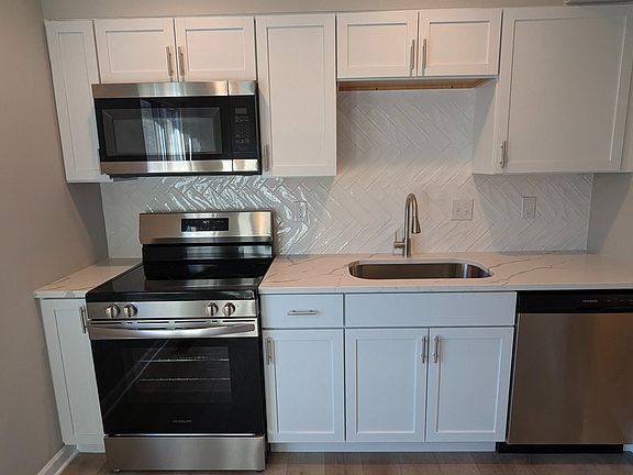 2nd image of 444 Knottwood Ct