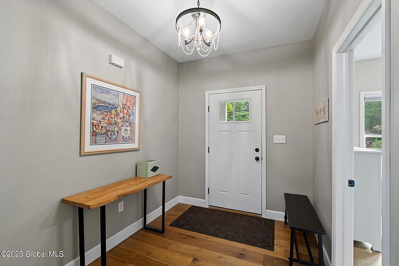 4th image of 409 Elm Avenue