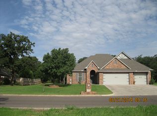 79 Woodlands Dr, Harrah, OK 73045