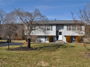 10 Grant Dr, Monroe, NY 10950
