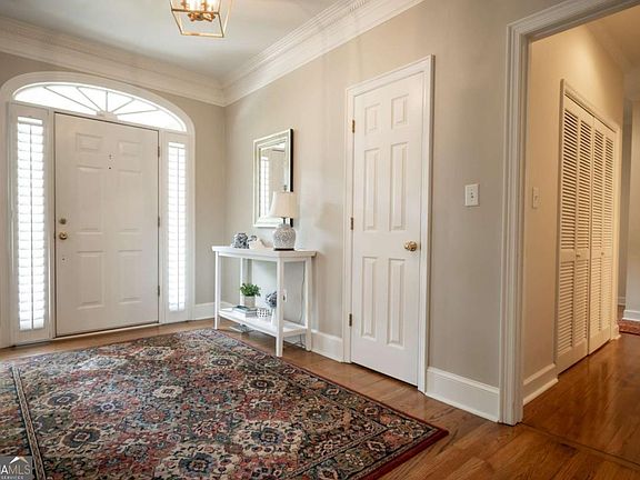 3rd image of 1040 Saint Andrews Dr