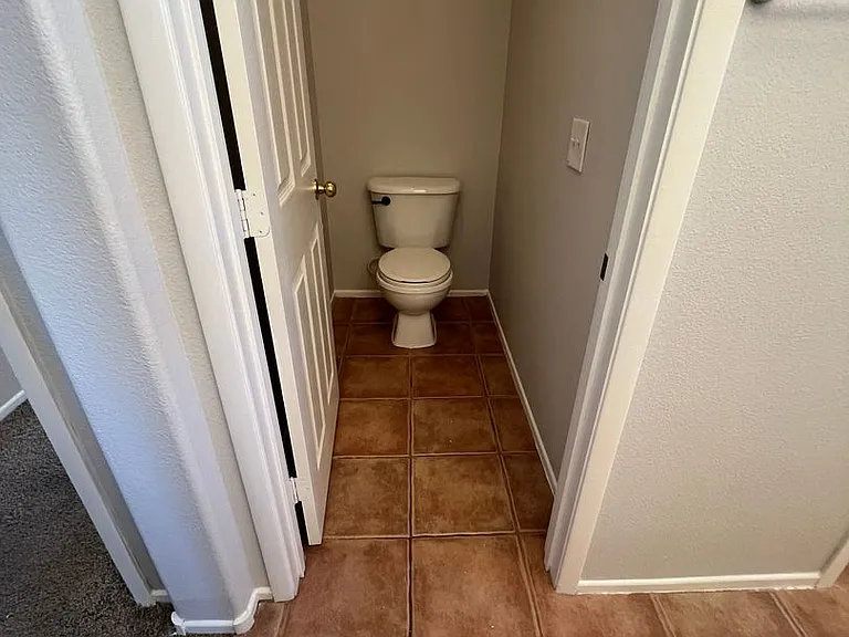 8829 Rising Creek Ct — Photo 36