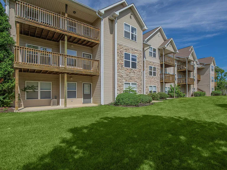 Bloom Apartments — Photo 11