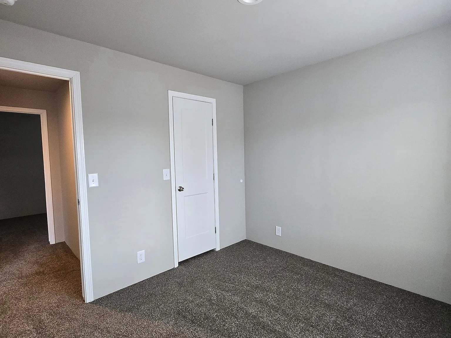 3 bed, 2.0 bath, 1272 sqft, $2,000 — Photo 4