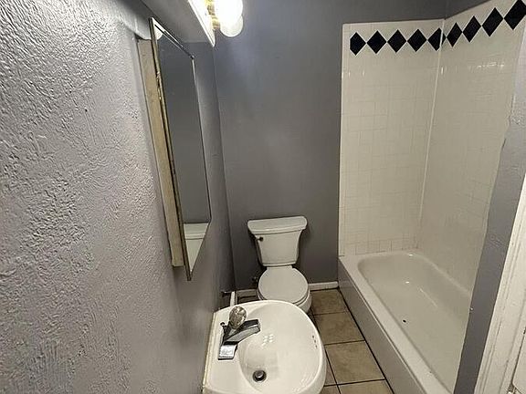 5th image of 2531 W Park Pl