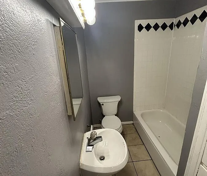 2531 W Park Pl — Photo 5