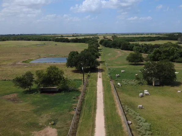 3558 Fm 536, Floresville, TX 78114