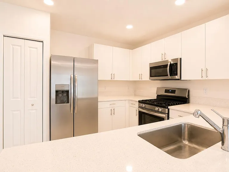 5085 SW 37th St — Photo 9