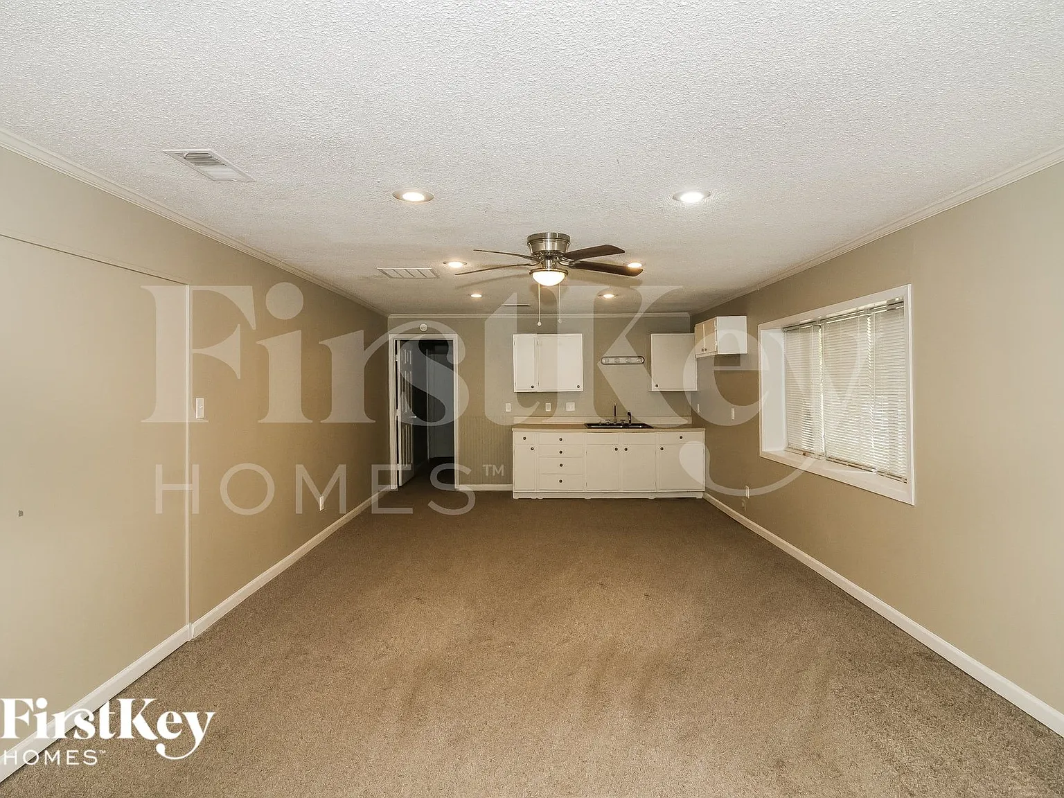 4 bed, 2.0 bath, 1720 sqft, $1,695 — Photo 3