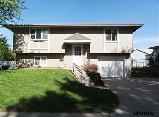 13908 Meadow Ridge Rd, Omaha, NE 68138