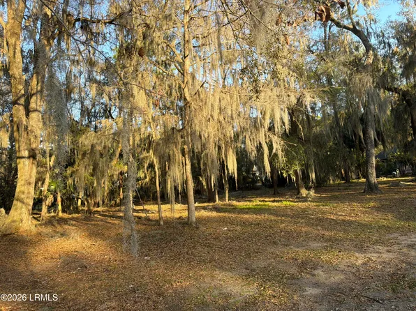 2 Woodland Ridge Cir, Beaufort, SC 29907