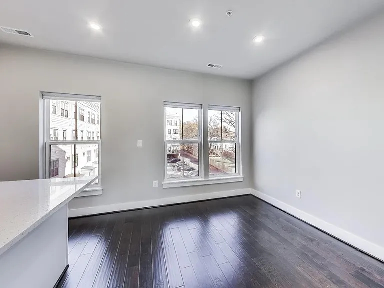 915 Elder St NW #C — Photo 8