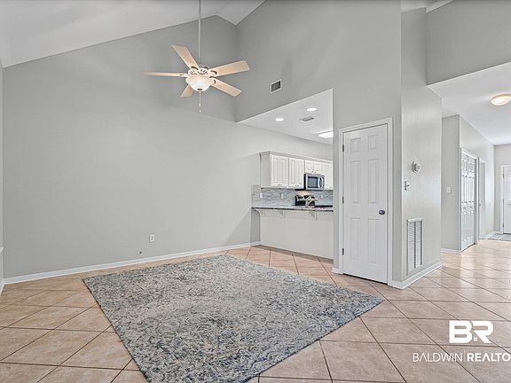 4th image of 444 Clubhouse Dr APT 5D