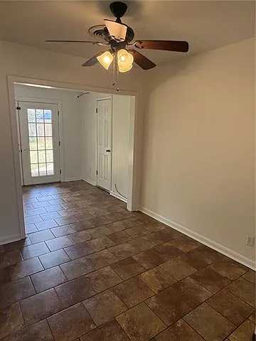 407 E Illinois Ave — Photo 8