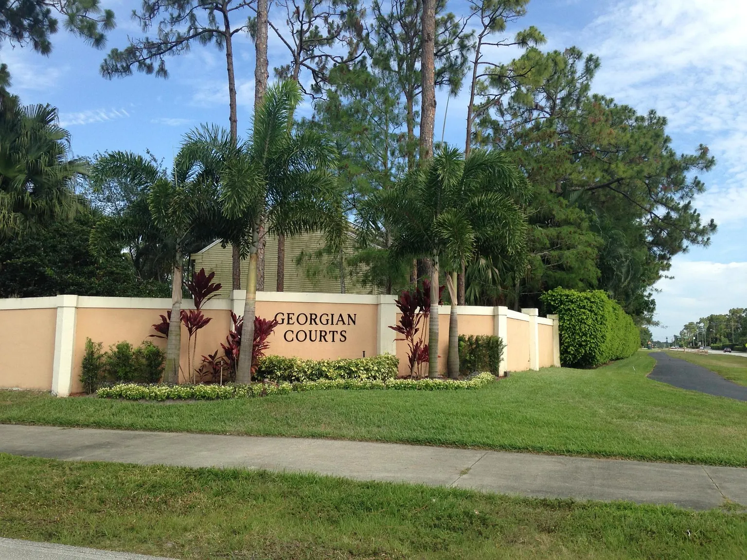 2 bed, 2.0 bath, 1070 sqft, $4,000 — Photo 2