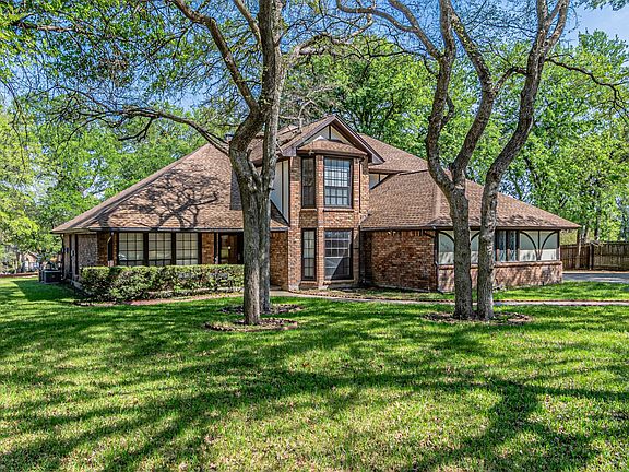 3rd image of 8808 Sylvan Ct