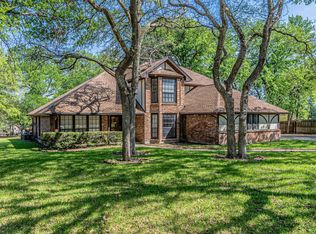 8808 Sylvan Ct, Fort Worth, TX 76120