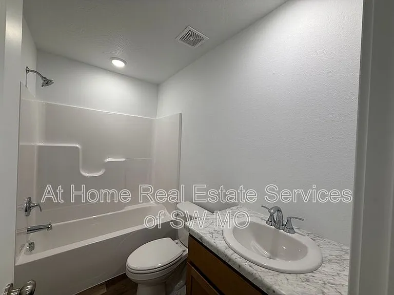 1098 Amherst Cir — Photo 6