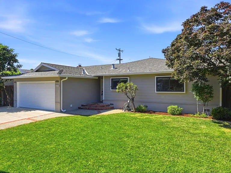 1683 Hyacinth Ln — Photo 1