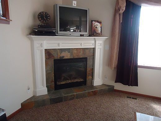 2nd image of 902 8th St SE