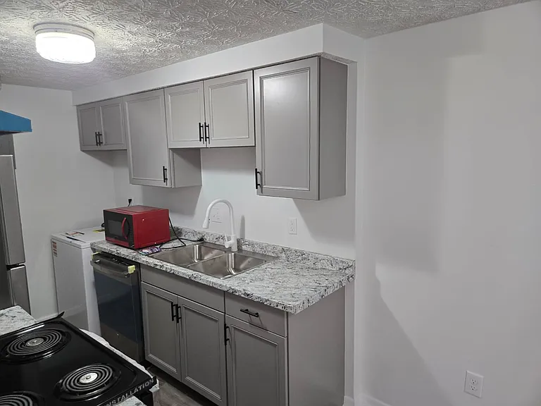 2490 Burgandy Ln — Photo 9