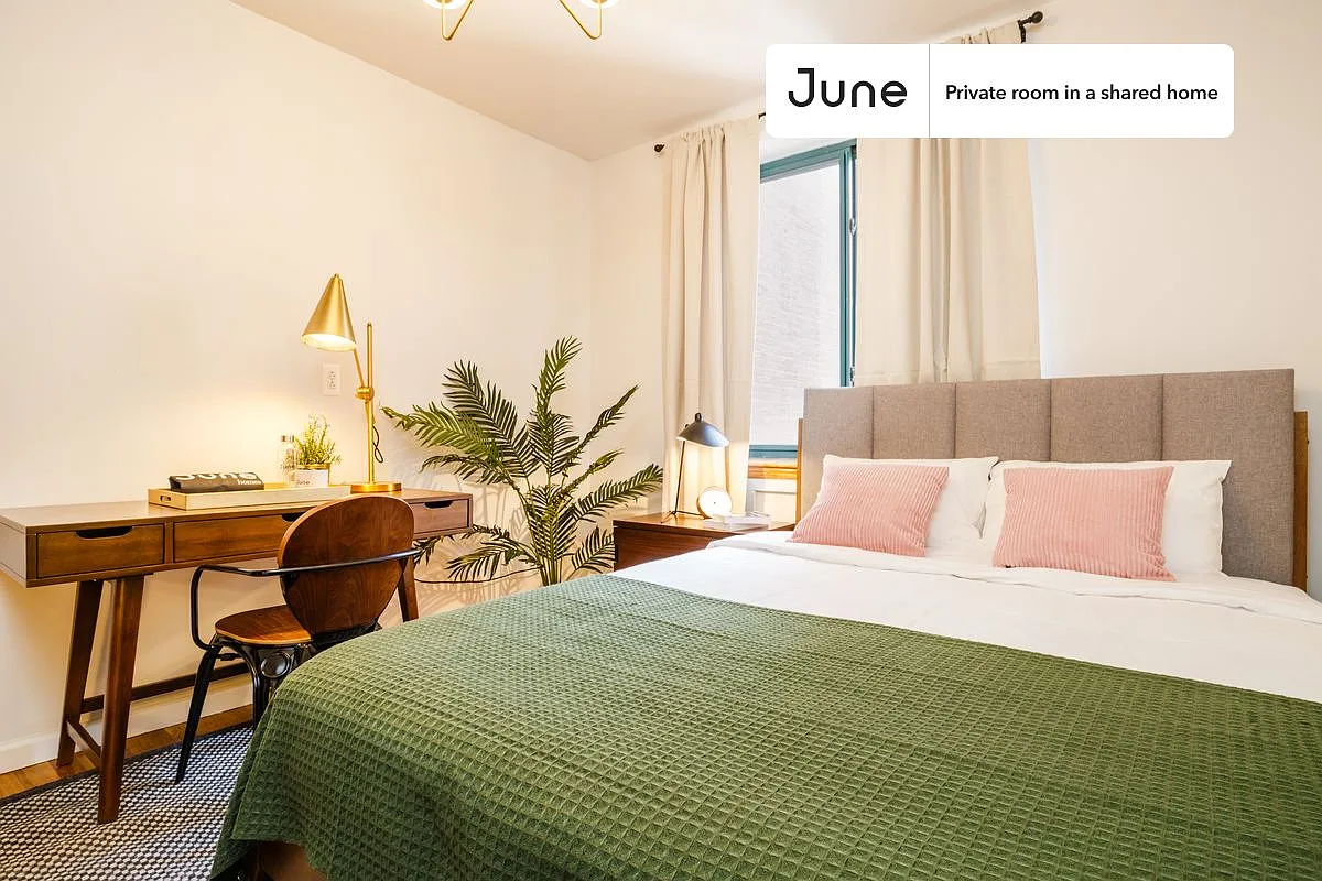 Queen bedroom in 5 bed/2 bath home in East Village #145 B — Photo 2