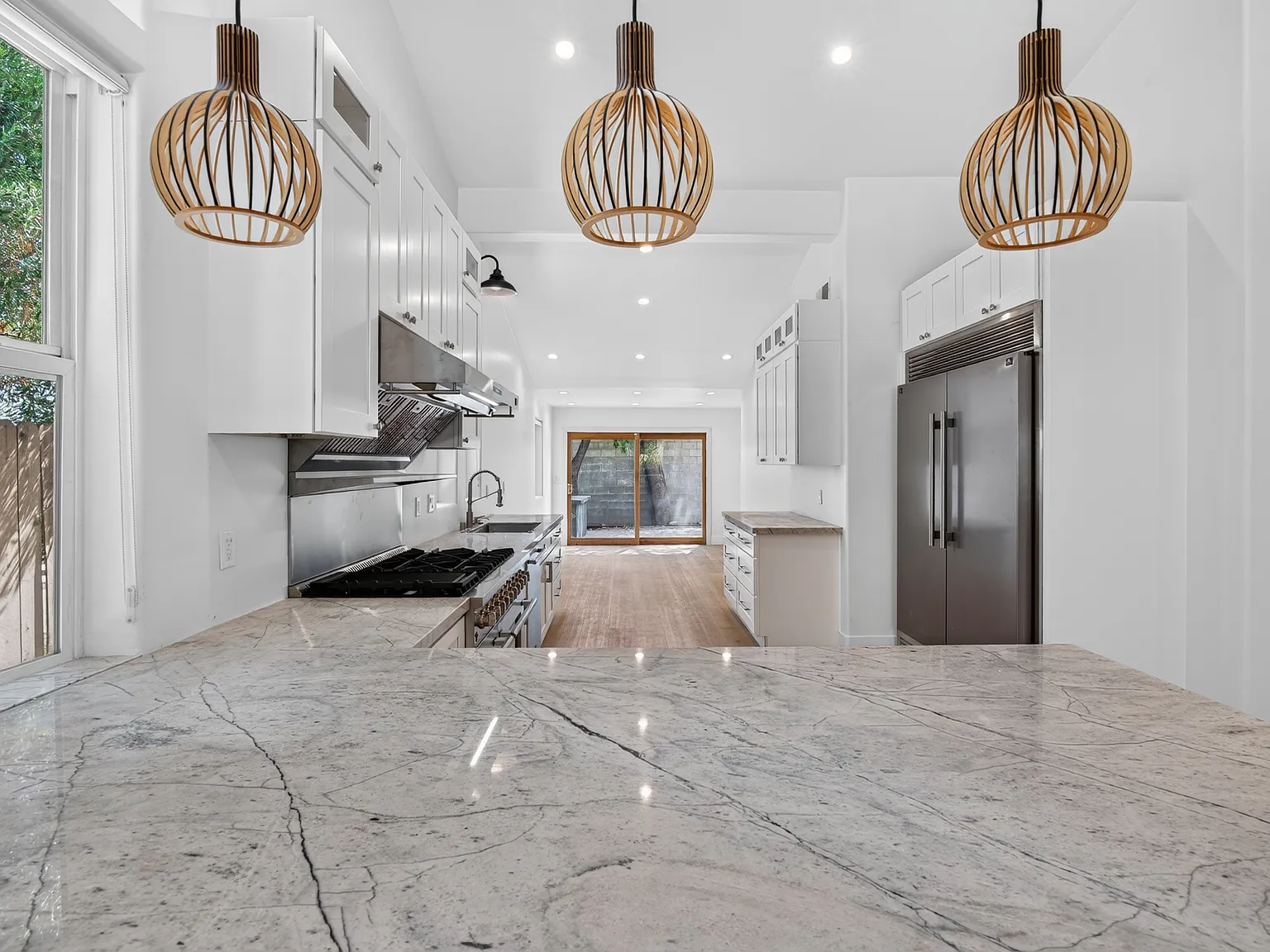 4 bed, 3.5 bath, 2100 sqft, $4,950 — Photo 4