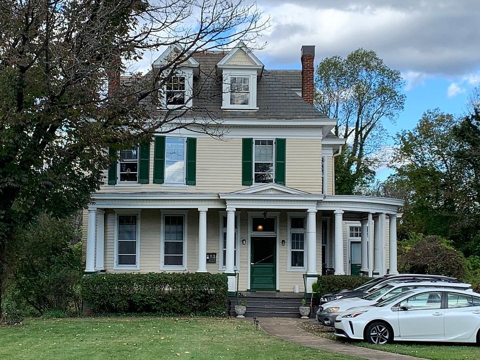 Front view 2110 Rivermont