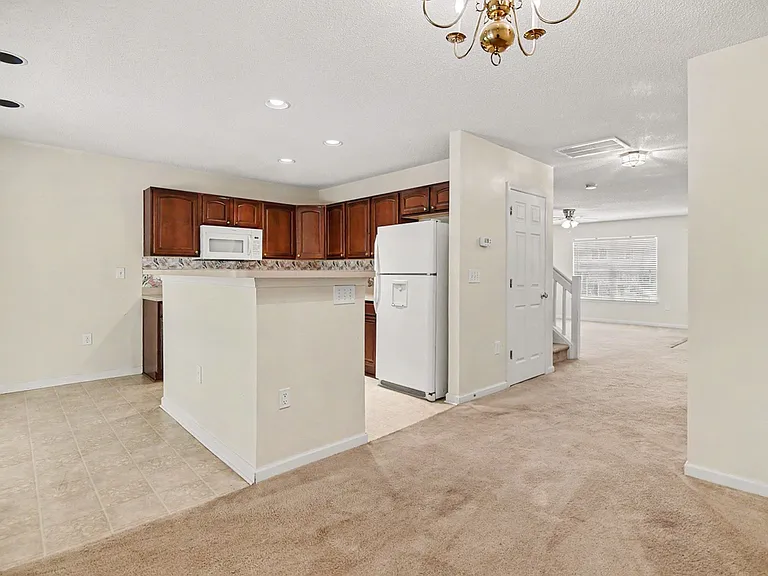 1043 Penny Ln — Photo 31