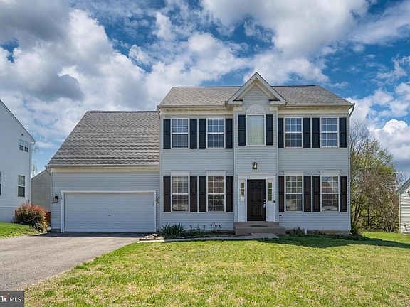 3rd image of 18 Indian Wood Ln