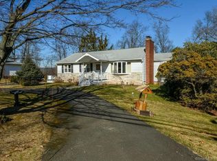 217 Fans Rock Rd, Hamden, CT 06518