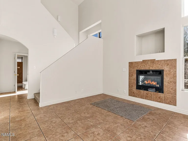 1326 E Trevor Way — Photo 9