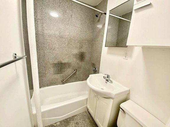 5th image of 336 W 14th St APT 1A